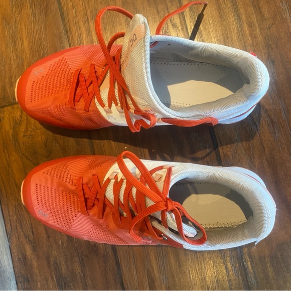 On Cloudsurfer 6 running shoes size 10.5 - Picture 4 of 5